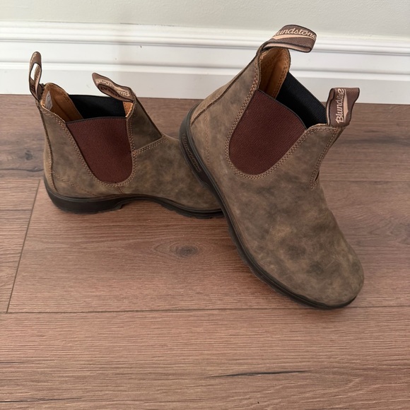 EUC Blundstone Men's Brown Chelsea Boots - Picture 1 of 4